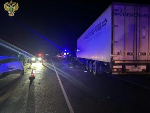 Под Астраханью произошло страшное ДТП, в покореженной машине погибли двое человек