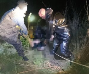 Под Астраханью машина ушла под воду вместе с человеком, его тело с трудом достали