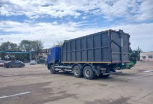 Регоператор в Астрахани приобрёл новый ломовоз