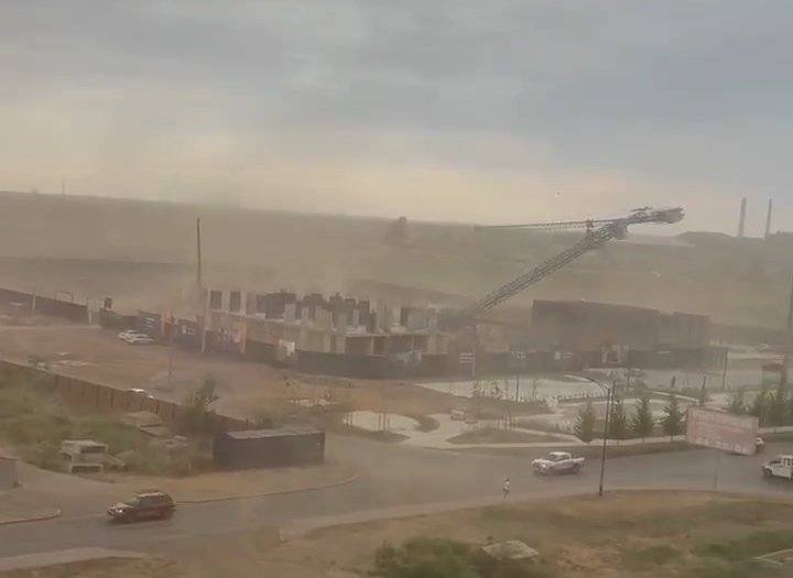 При падении крана в микрорайоне Бабаевского погиб рабочий