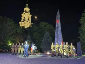 В Братском саду Астрахани прошел концерт-реквием в память о героях войны