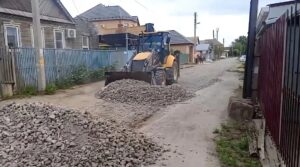 В Астрахани ремонтируют грунтовые дороги