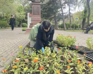 Каких работников массово набирают в Астраханской области и где им заплатят больше всего