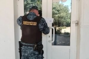 В одном из районов Астраханской области закрыли 12 школ и 8 садов из-за нарушений