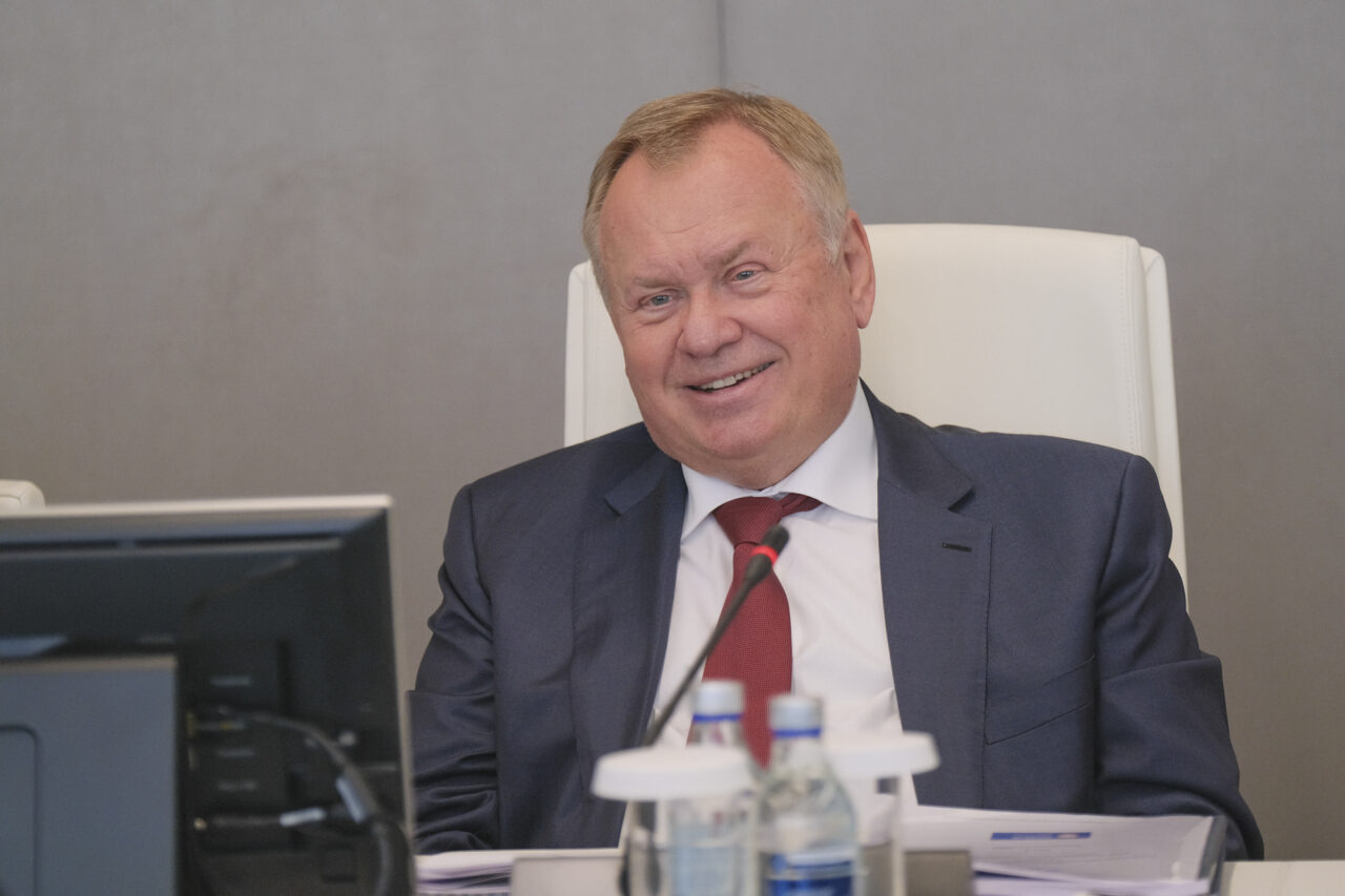 «Ставки пойдут вниз, экономика оживёт»: Андрей Костин назвал лучший способ сбережения денег