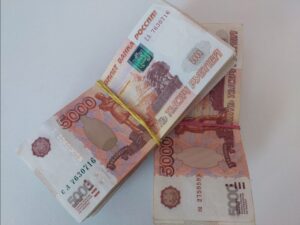 Обеспеченная пенсионерка из Астрахани отвезла миллионы в другой регион и все потеряла