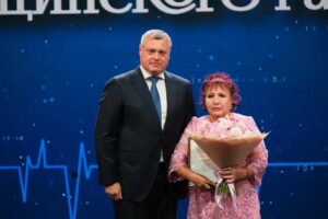 Вам доверяют самое дорогое: Игорь Бабушкин поздравил астраханских медиков