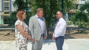 Глава Астрахани Игорь Редькин проинспектировал обустройство спортивных площадок