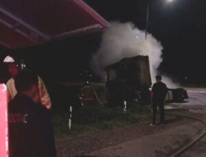 На трассе под Астраханью вспыхнул тягач