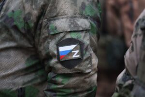 Отец и сын из Астраханской области служат в одном подразделении и помогают сослуживцам