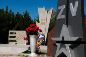 В Камызякском районе открыли мемориал участникам СВО