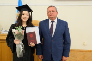 Игорь Мартынов вручил дипломы выпускникам Астраханского филиала МЮИ