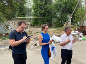 Активисты ЛДПР решают бытовые и социальные проблемы астраханцев