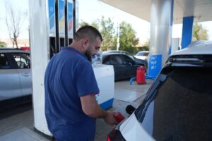 Во вторник в Астрахани открыли еще шесть заправок