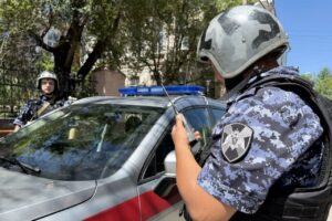 Под Астраханью провокатор не давал покоя всему магазину, а потом полез в драку