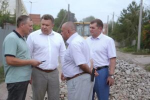 Глава Астрахани Игорь Редькин поручил активнее подсыпать грунтовые дороги