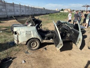 В Астрахани произошло серьезное ДТП, водителя зажало в автомобиле
