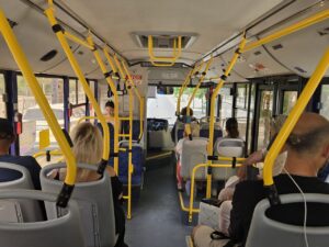 В салоне почти трети астраханских автобусов оказалось слишком жарко
