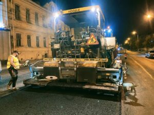 В Астрахани ремонтируют одну из главных магистралей города
