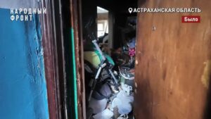 В Астрахани всем городом очищали нехорошую квартиру, ее хозяин держал в страхе дом