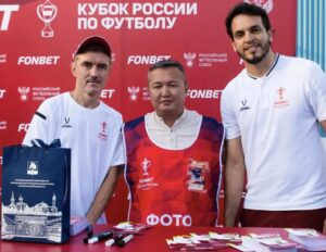 Глава Приволжского района передала памятные подарки звездам российского футбола
