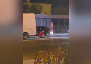 В Астрахани оштрафовали мужчину за намаз на дороге