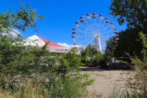 В Астрахани суд решает судьбу колеса обозрения и пруда в парке «Планета»