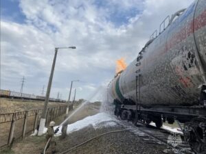 В Ахтубинске продолжают тушить вагон со сжиженным газом, поезда ходят по особому графику
