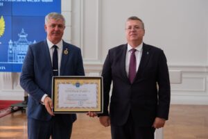 Астраханский вице-губернатор вручил награды сотрудникам МИДа