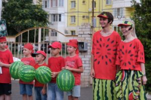 Игорь Редькин поручил открыть третью смену в пришкольных лагерях Астрахани