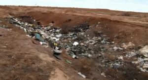 В земле на территории бывшей свалки в астраханской степи нашли тяжелые металлы