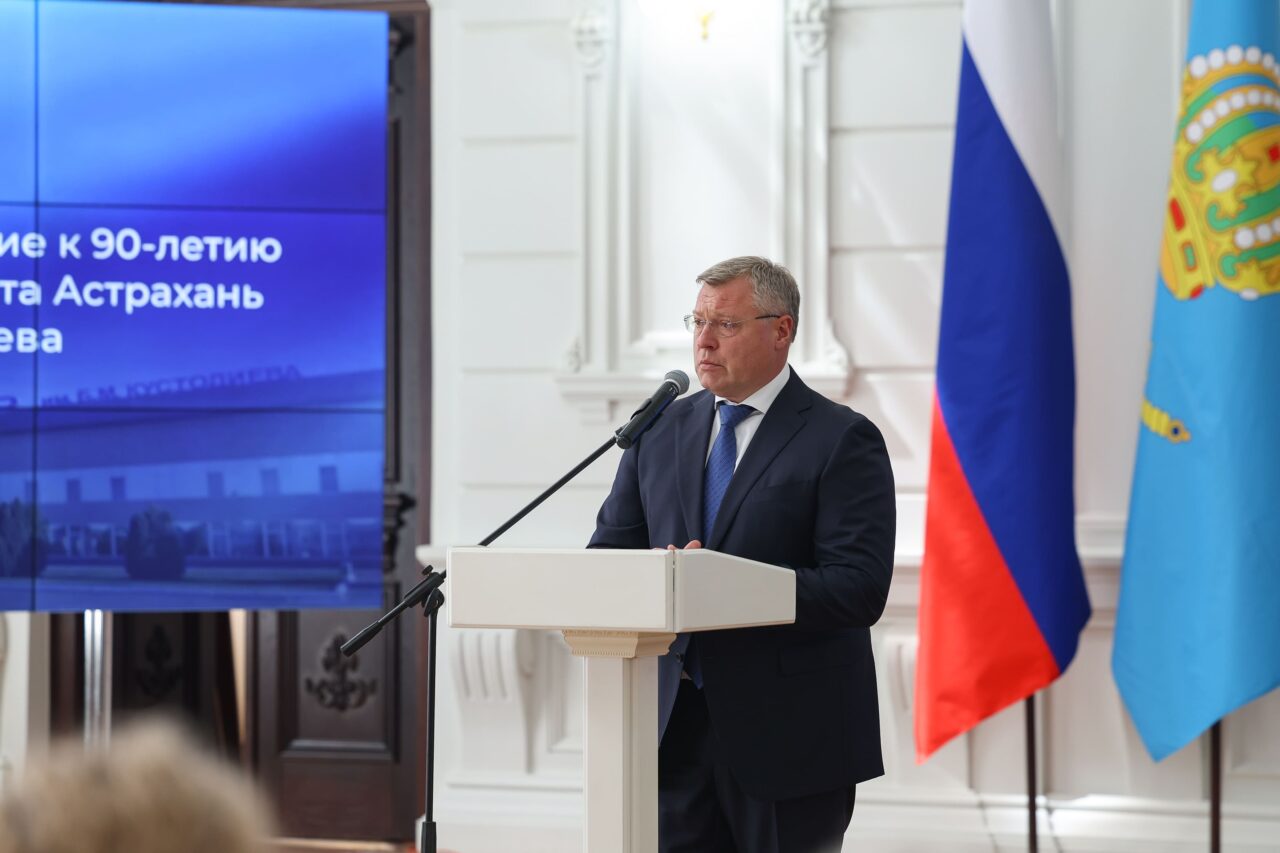 Игорь Бабушкин наградил работников астраханского аэропорта