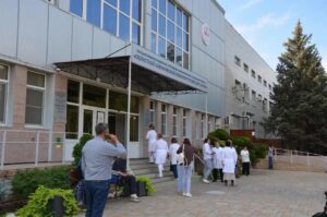Платят до 97 тысяч: какую работу предлагают астраханцам в онкодиспансере