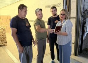 Астраханцам рассказывают о выборах прямо на рабочем месте
