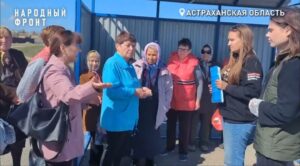 Жителям трех астраханских сел вернули долгожданный автобус