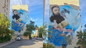 Мурал об известном астраханце рисуют на жилом доме по улице Володарского