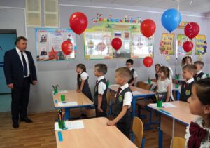 Более пяти тысяч маленьких астраханцев впервые сели за парты