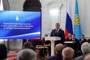 Игорь Бабушкин вручил награды работникам нефтегазовой отрасли