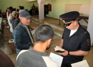 Уголовные дела, штрафы и выдворение: в Астраханской области массово искали нелегалов