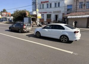 На Набережной Приволжского затона произошла авария, двух детей госпитализировали