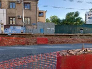 В Астрахани на улице Академика Королева развернулись серьезные работы, проехать не так просто