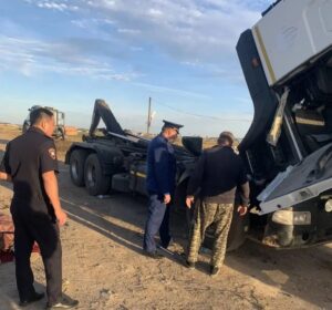 В Астраханской области рабочий погиб под кабиной мусоровоза: подробности истории