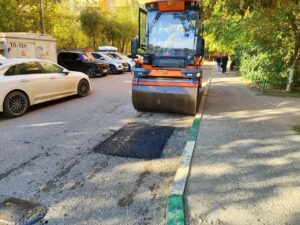 Латают к зиме: в Астрахани идет ямочный ремонт дорог