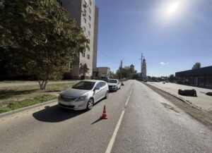 В Астрахани школьница попала под колеса иномарки: неосторожный шаг