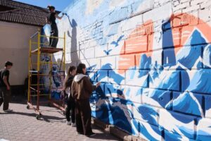 В центре Астрахани на месте вандальных надписей появился мурал